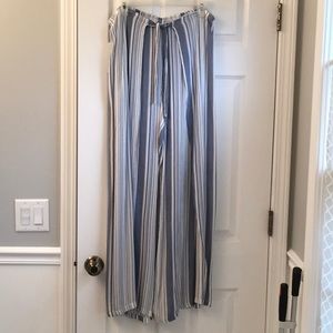 No Boundaries Split Pants Tie Front sz XL/15-17.